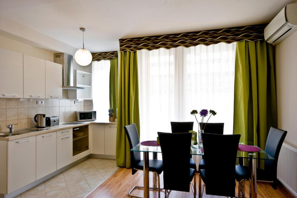 Corvin Lux Aparthotel Budapest Zimmer foto